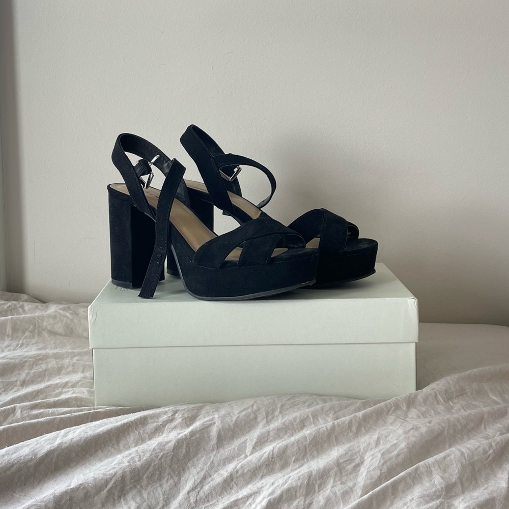nine west black platform heels